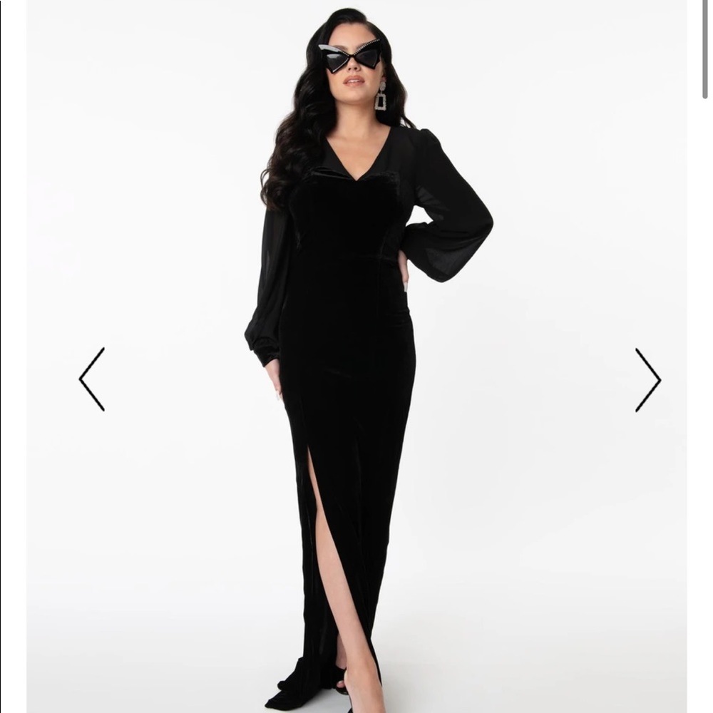 Black Velvet Arionna Fitted Gown